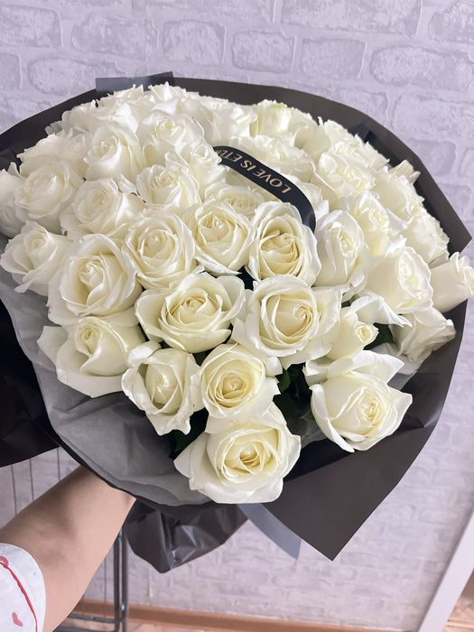 51шт белые розы букет
