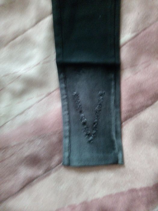 Продам джинсы- скини