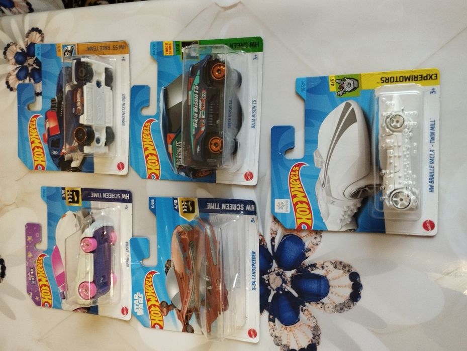 Машинки Hot Wheels
