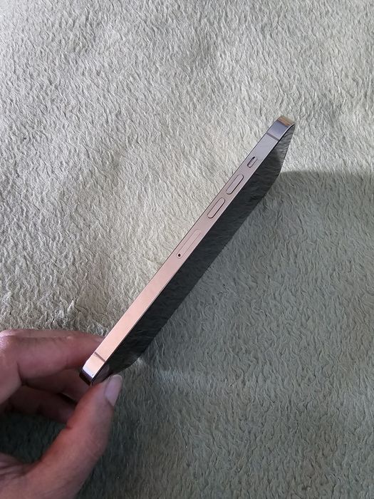 Vând iphone 13 pro max Gold