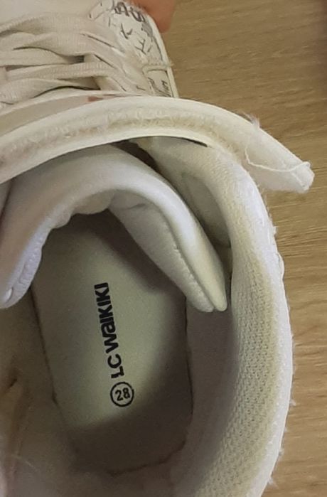 Високи кецки Lc Waikiki и гуменки Мат стар