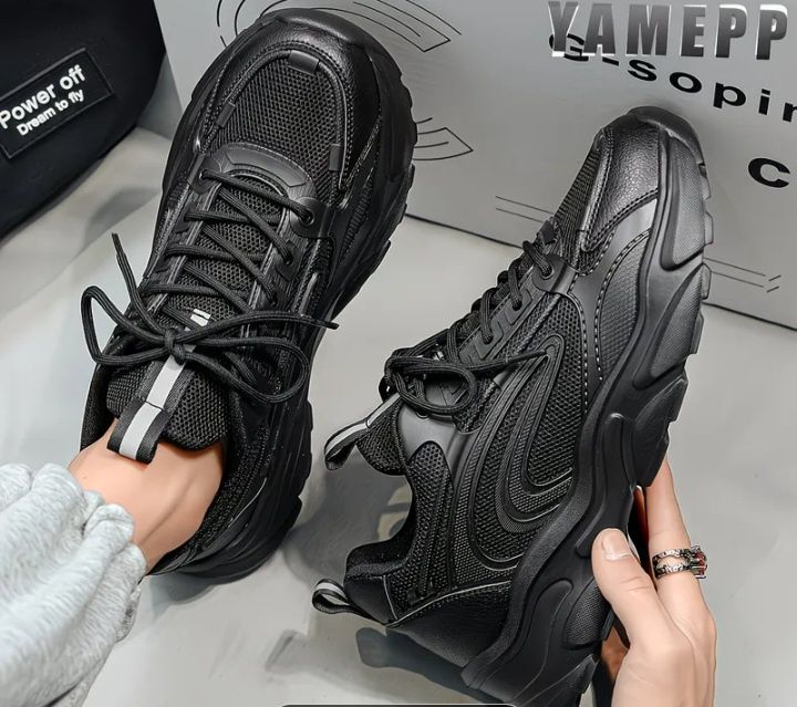 Продам мужские кроссовки