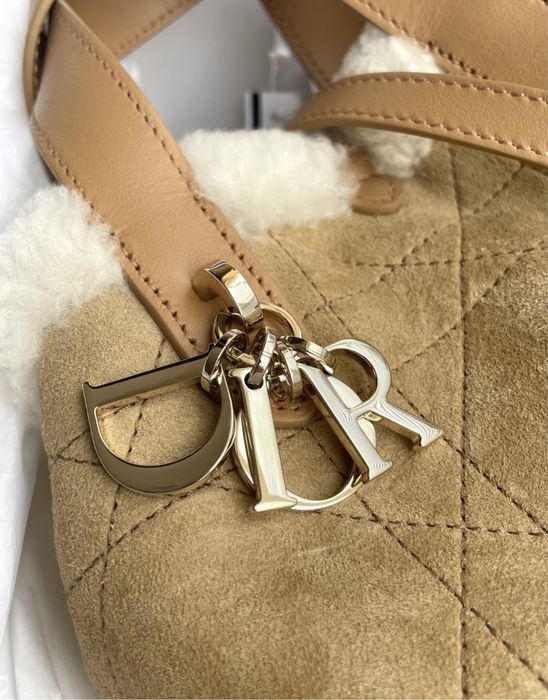Dior чанта с пух