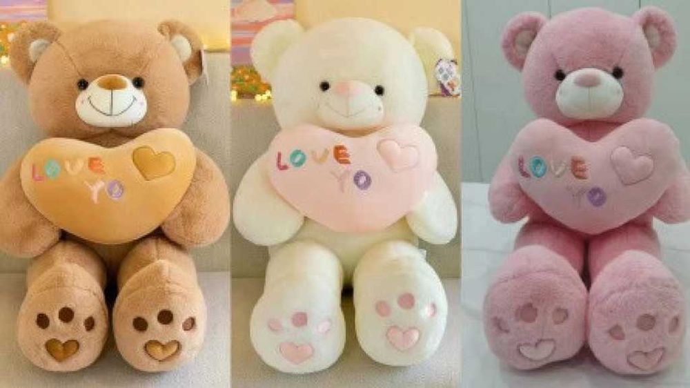 Голямо плюшено мече, със сърчице