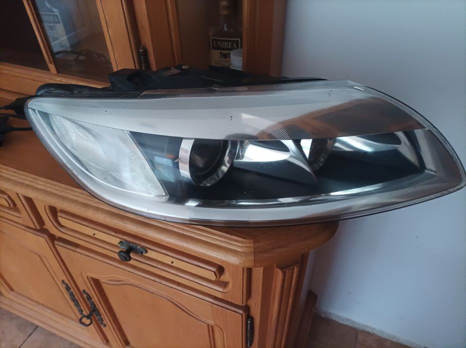 Vand URGENT Faruri stanga si dreapta ,set original Audi Q7 ,2005-2009