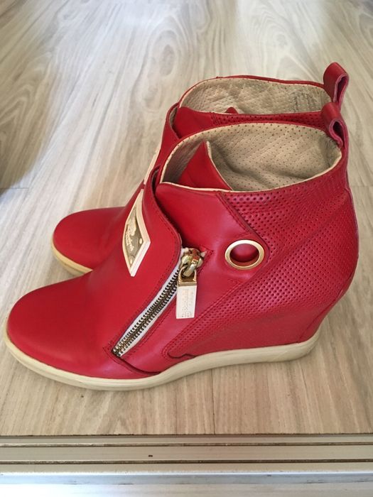 Baldinini/Converse/Jeffrey Campbell