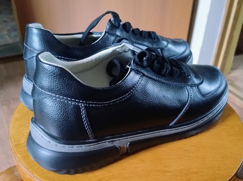Кроссовки женские 40 р-р