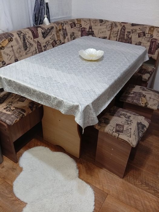 Продам кухонный уголок со столом