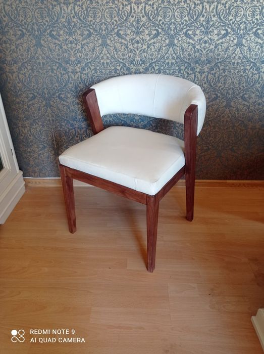 Scaune premium din lemn masiv