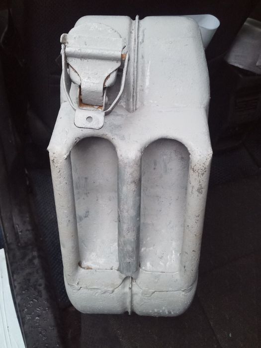 продам канистру метал. 20 л бу