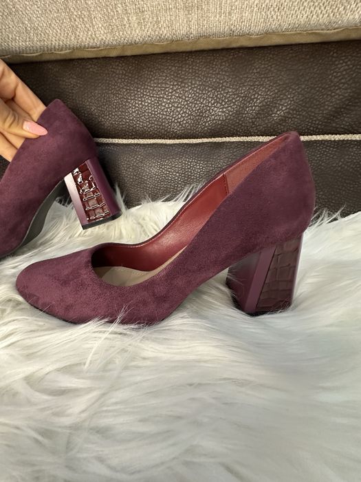 Стилни дамски обувки с ток