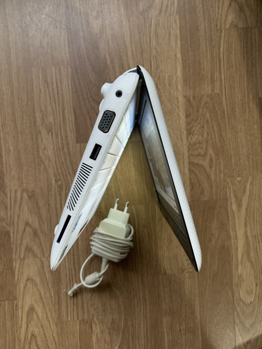 Mini Laptop Asus display 11 inch led,160gb memorie,baterie buna cu inc