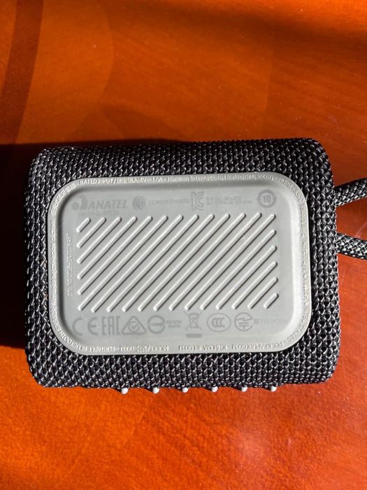 Продам оригинальную JBL колонку