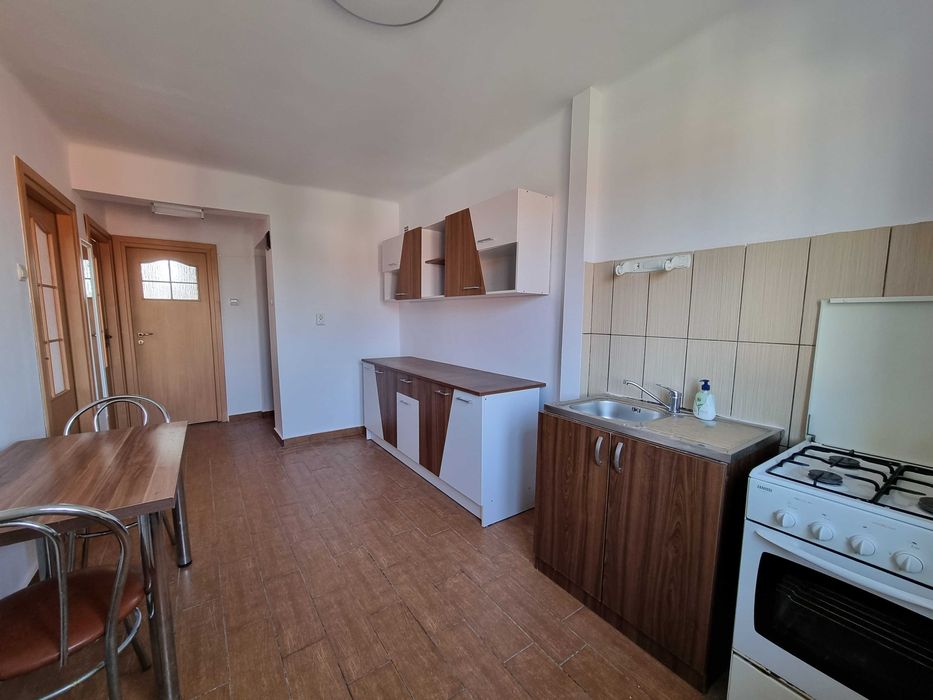 Apartament cu 2 Camere Decomandate - Foarte Aproape de Facultati