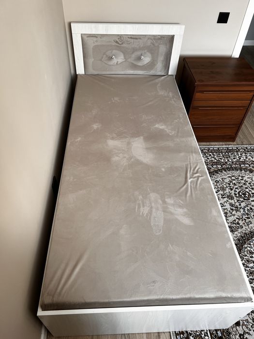 Кровать с матрасом 90х200