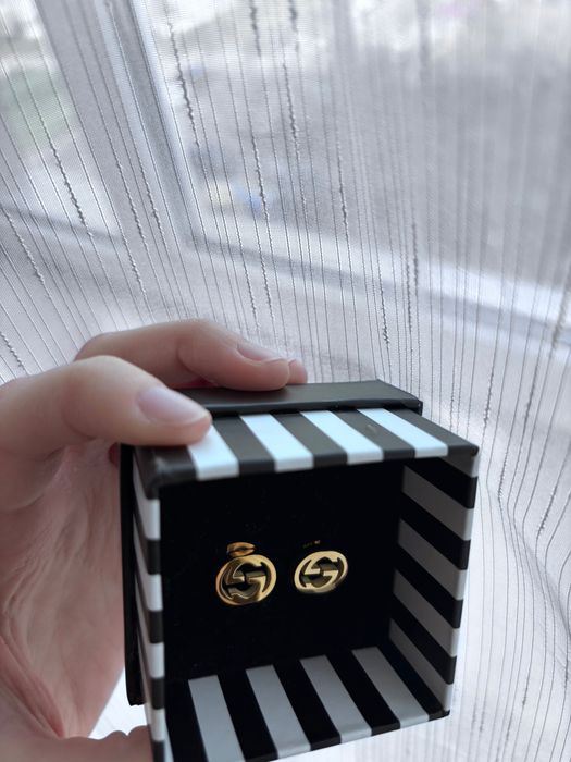 Cercei logo Gucci aurii micuti