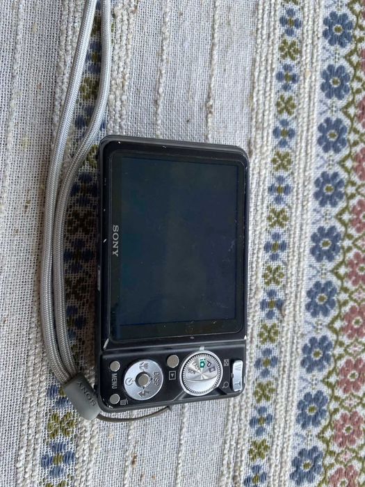 Продавам компактна камера - Sony Cyber Shot DSC W275