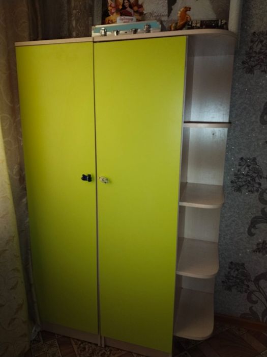 Продам почти даром детски диван и шкафчик