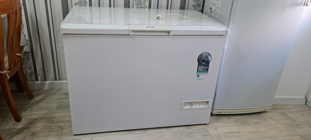 Продам морозильник на запчасти или же можете восстановить.