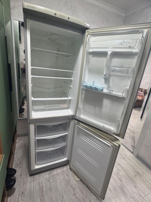 Продам холодильник Samsung