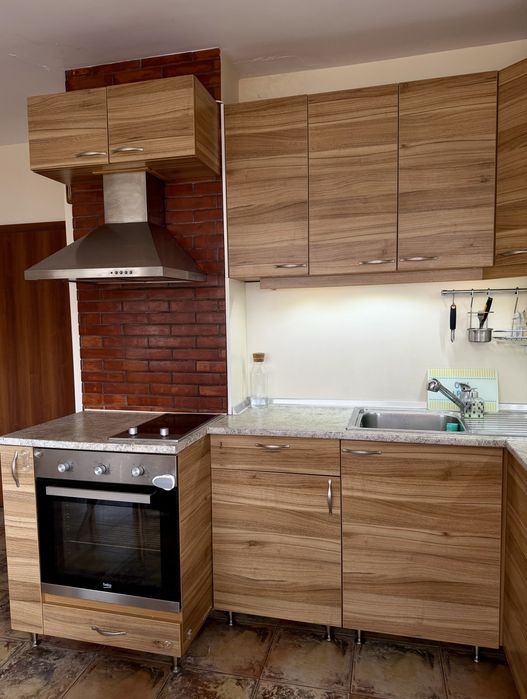 Продава се уютна кухня от МДФ и ПДЧ с електроуреди