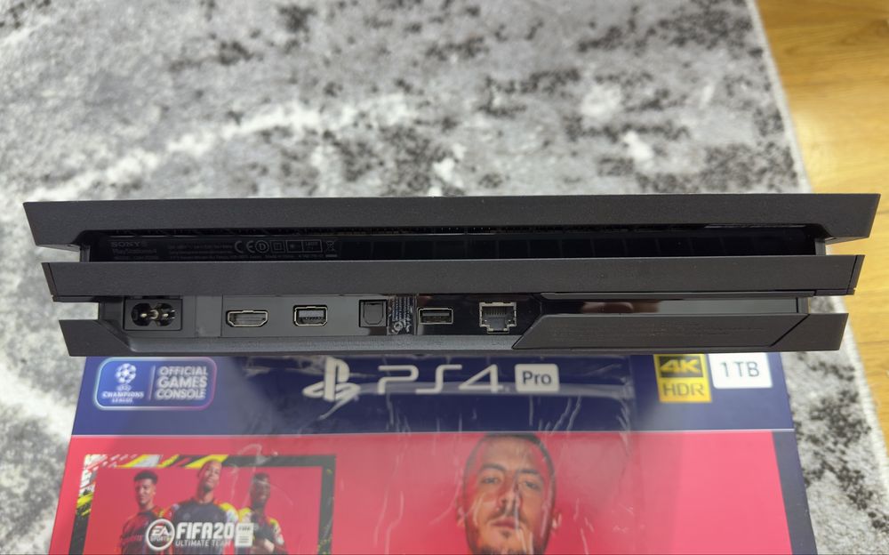 PS4 Pro 1TB + 2 controllere + jocuri