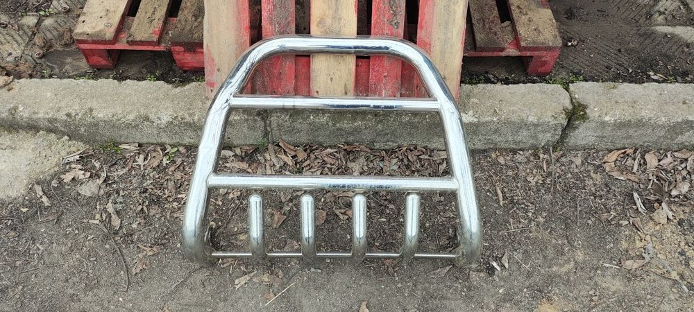 Продавам ролбар за японски джип.