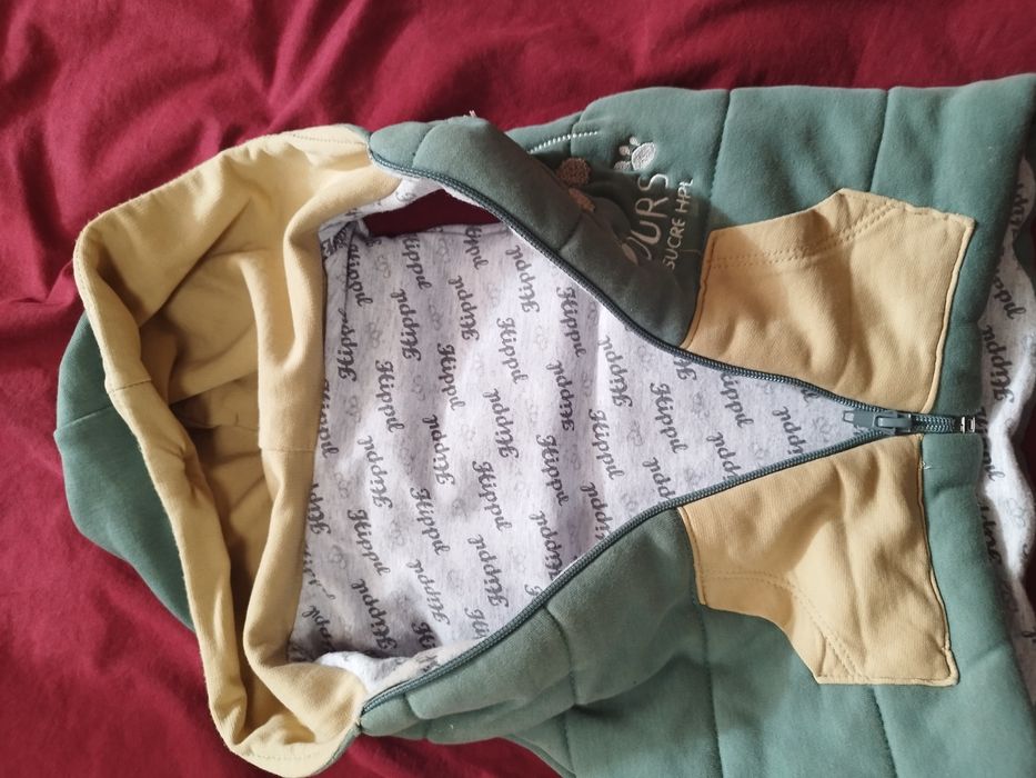 Бебешки елек с качулка