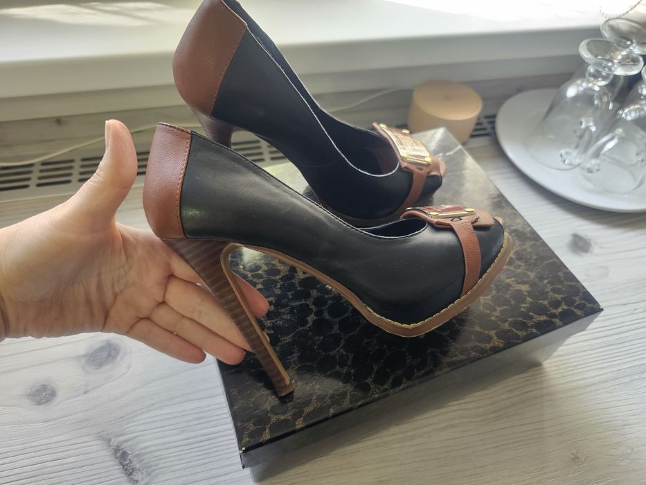 Продам женские туфли 38 размер