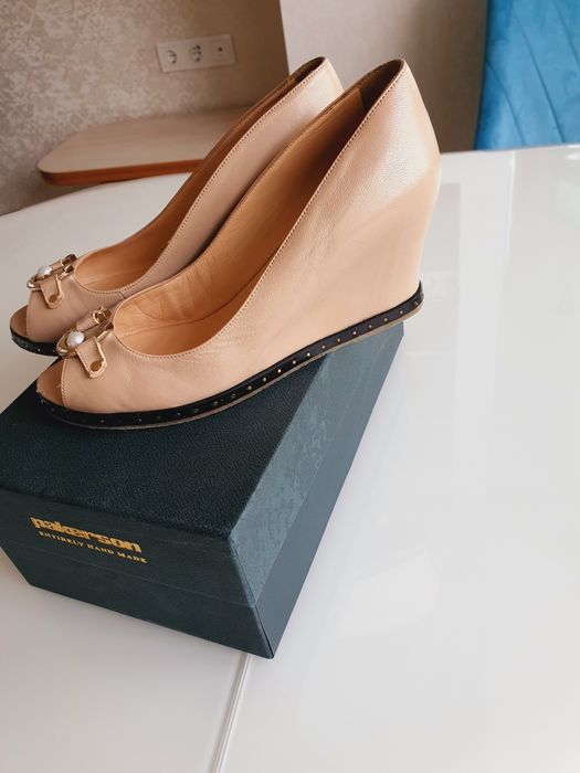 Продам женские туфли