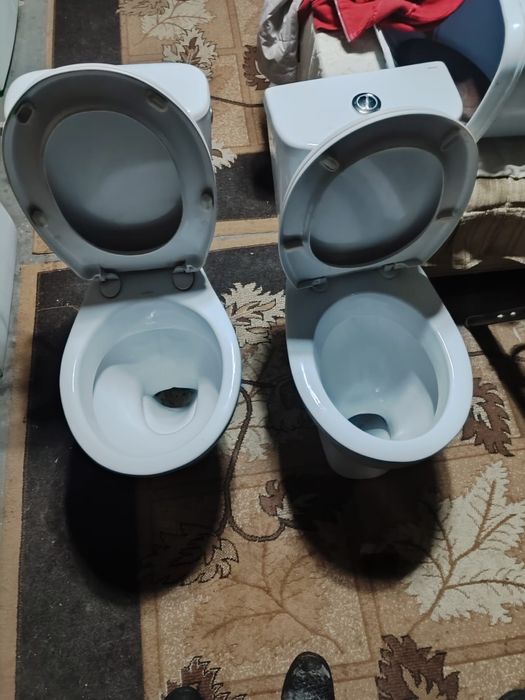 Продам унитазы..