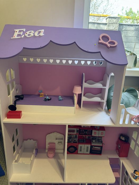 Кукольный домик с мебелью