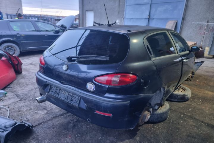 Lampa stop dreapta pe aripa Alfa Romeo 147 prima generatie