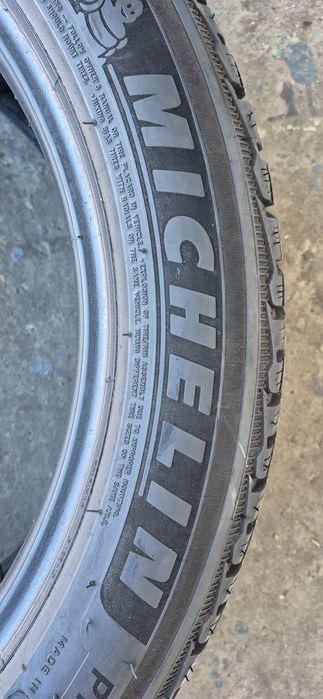 4 anvelope iarna ca noi Michelin,fata 245/45/19,spate 275/40/19.Pret/b