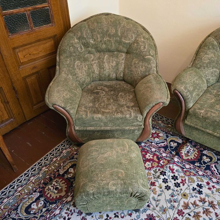 Красива Холна Гарнитура: 1 Диван + 2 кресла + 2 табуретки