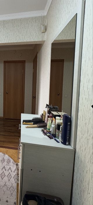 Продам шкаф с зеркалом