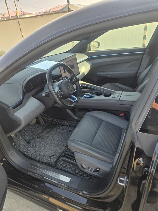 Zeekr 001 You Z Sport eng fulli 2024 yil