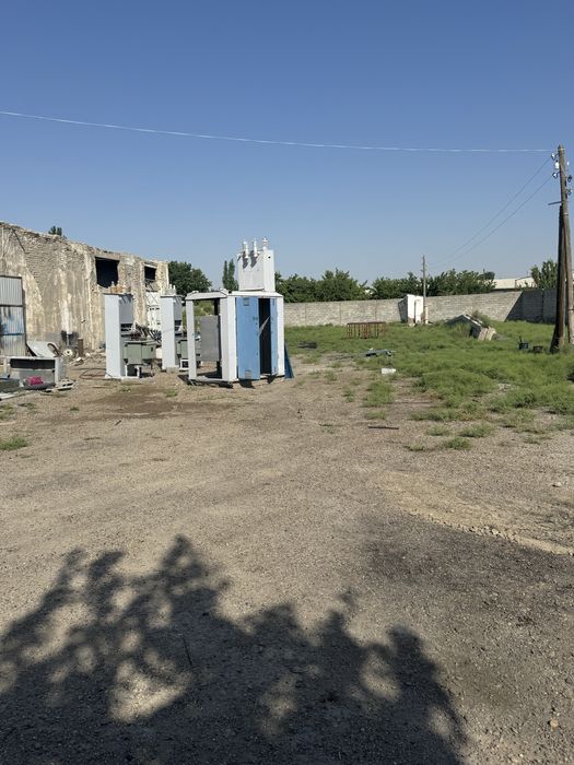 Нотурар обьект  сотилади . М-37 йўл бўйидан.   50 метр .