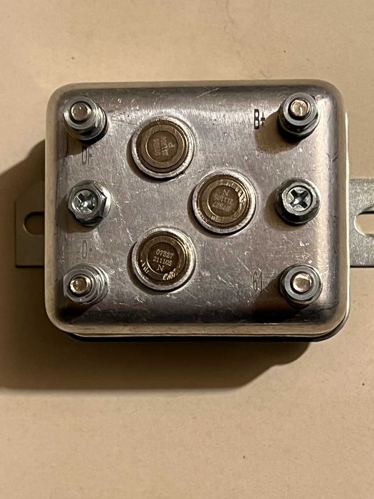 Regulator tensiune 12V