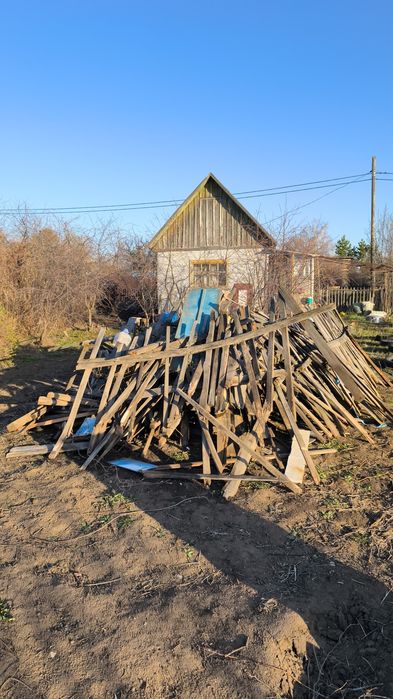 Деревянный забор на дрова