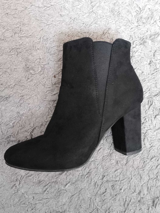 Дамски велурени боти