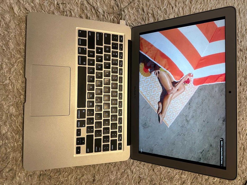 MacBook Air 13 inch 2015 8 Gb Ram CPU I5 SSD 128 GB Grii