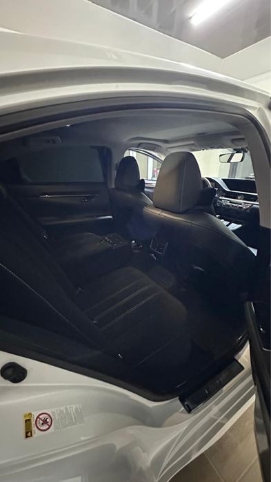 Почти Новый лексус ес 350