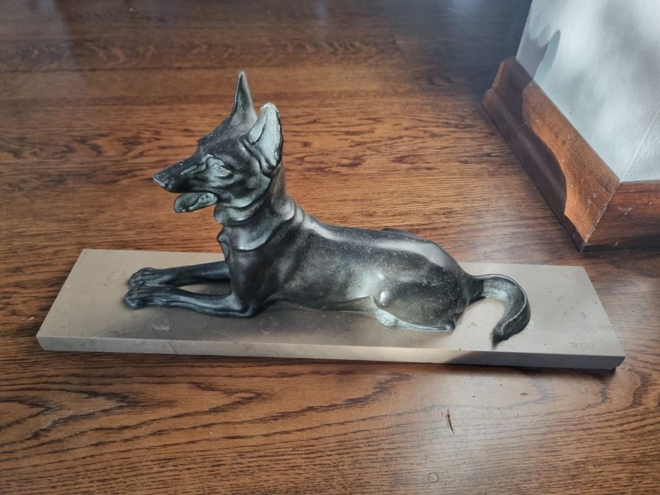 Sculptuta pe suport de marmura