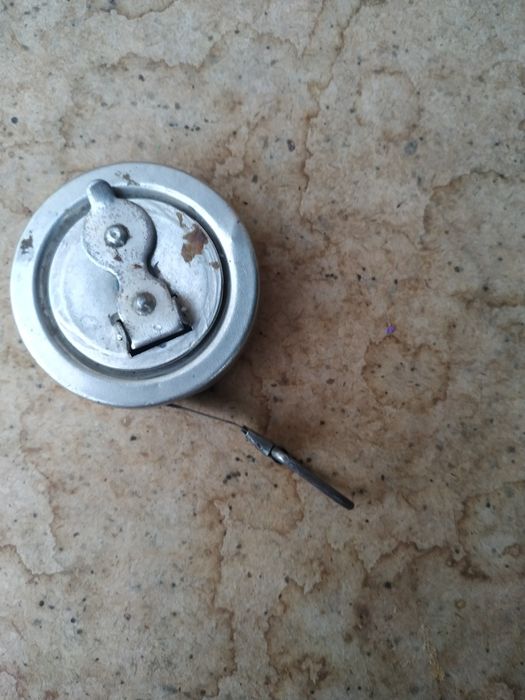 Хозяйственные мелочи: пульты, переходники, тройники,колеса, точильные