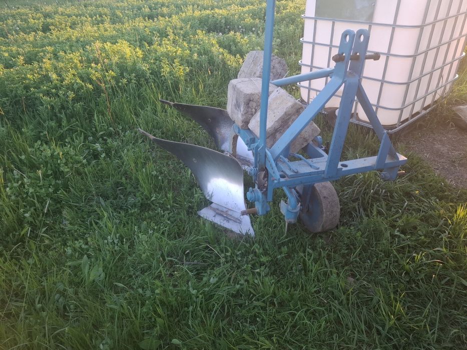 De vanzare plug foarte bun si un disc