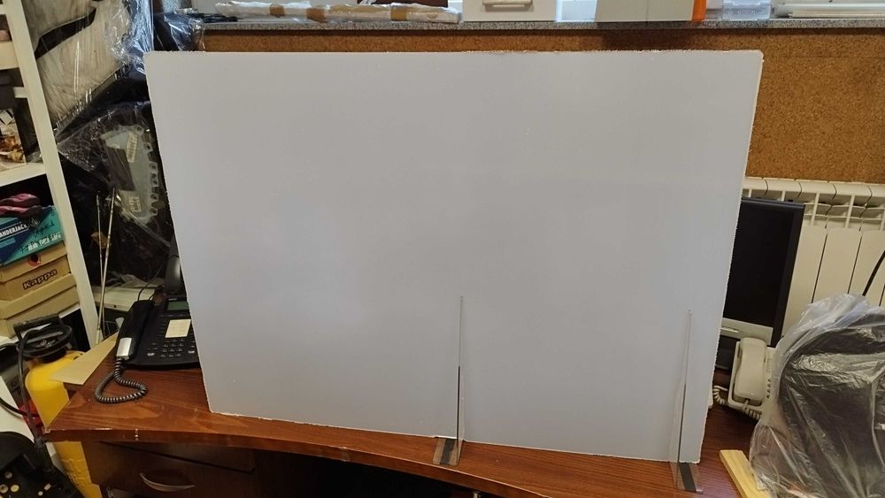 ПЛЕКСИГЛАС БЕЗЦВЕТЕН размер  75 /90см дебел 3мм и 70/73