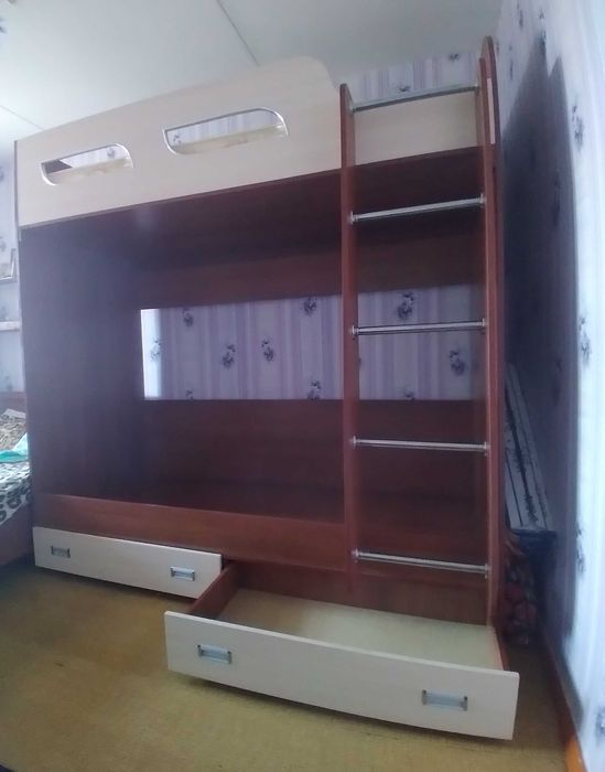 Кровать двухъярусная