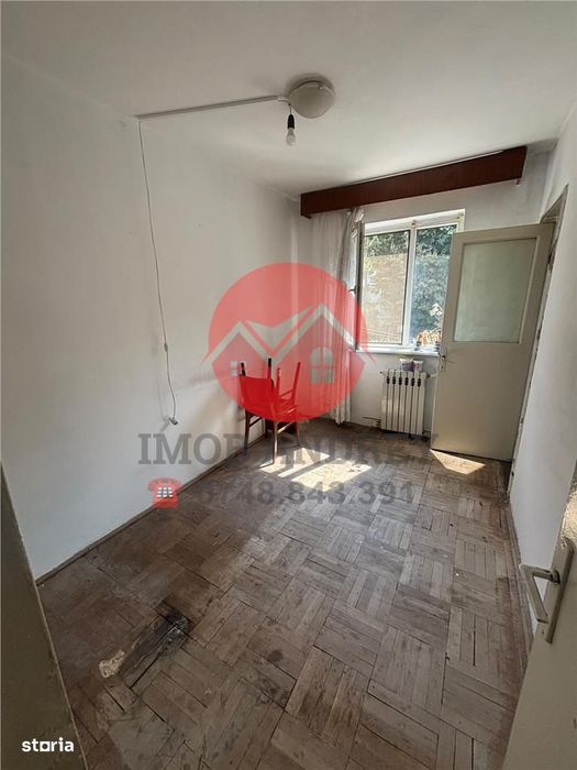 Apartament 2 camere de vanzare, 40 mp, etaj 2