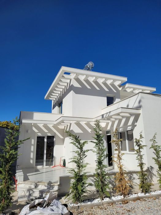 ПРОДАВА Прекрасен имот, самостоятелна къща в Паралия Офринио, Кавала